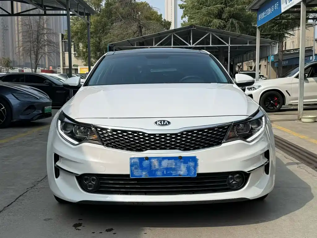 Kia K5 2017 2.0L Automatic 15th Anniversary Special Edition LUX купить на сайте DeffCars