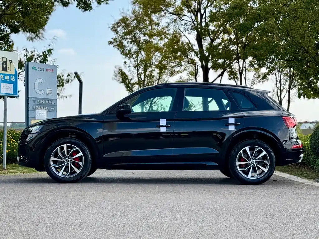 Audi Q5L 2024 40 TFSI luxury and dynamic model купить на сайте DeffCars