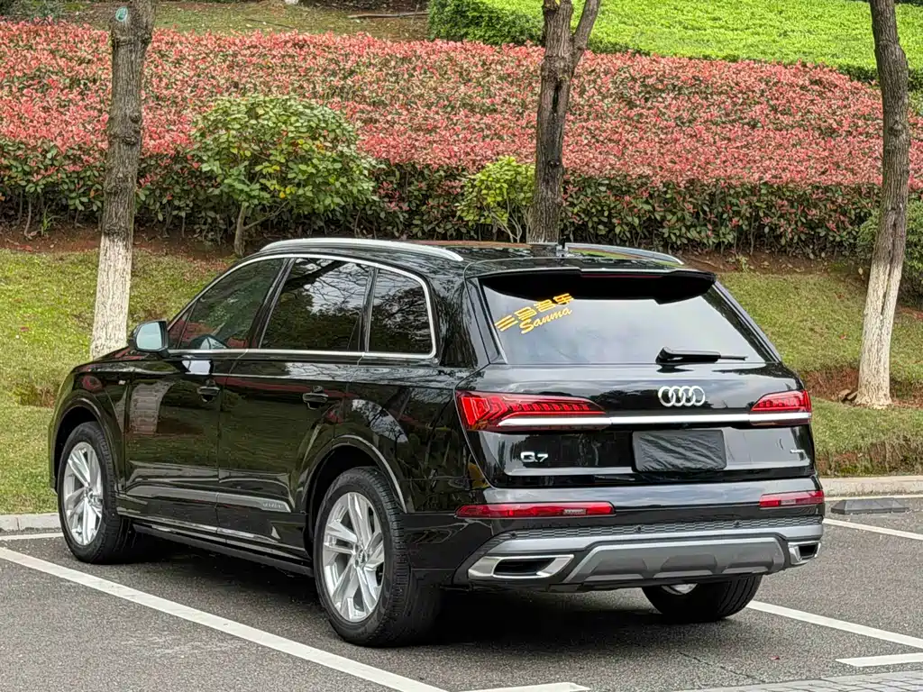 Audi Q7 2021 55 TFSI quattro S line sports version купить на сайте DeffCars