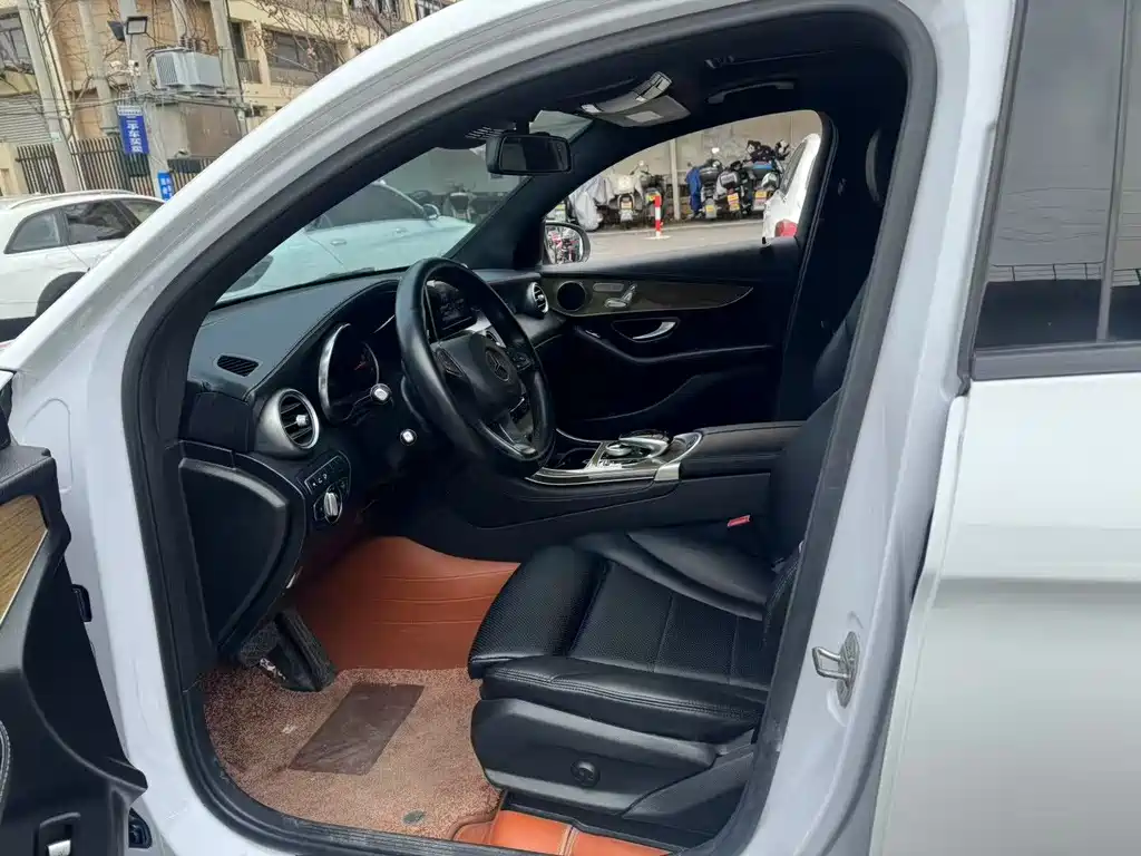 Mercedes-Benz GLC Coupe 2017 GLC 260 4MATIC Coupe SUV купить на сайте DeffCars