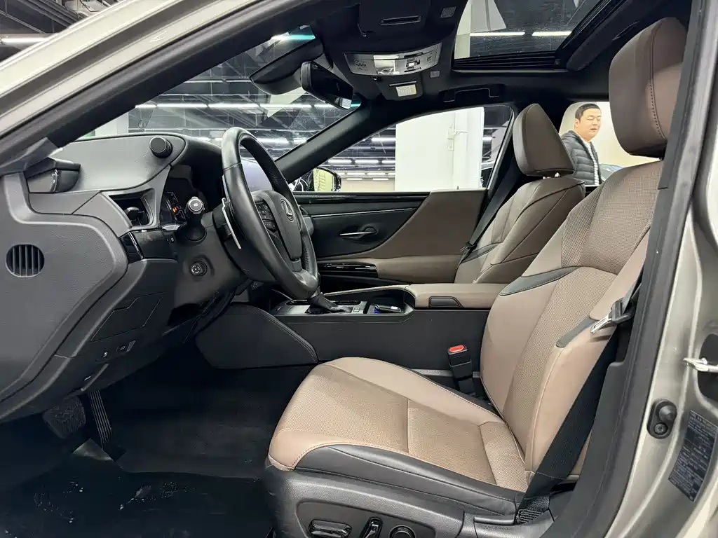 Lexus ES 2023 200 Excellence Edition купить на сайте DeffCars