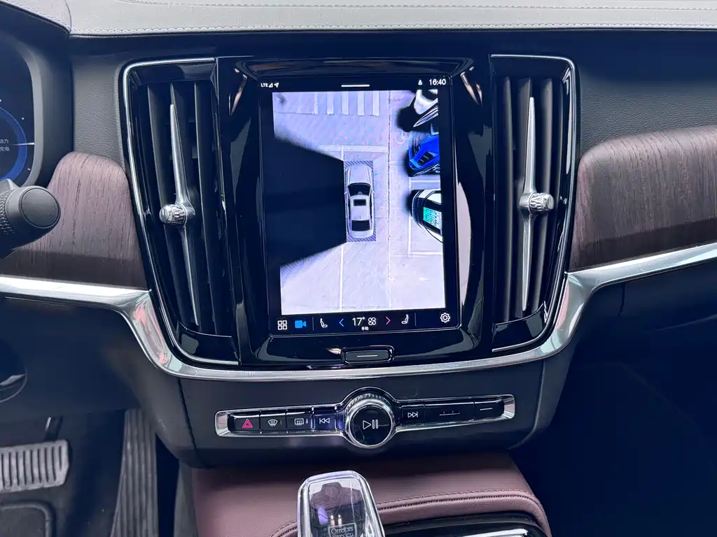 Volvo S90 plug-in hybrid 2025 plug-in hybrid four-wheel drive long range Zhiya luxury version купить на сайте DeffCars