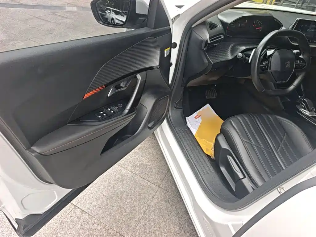Peugeot 2008 2020 230THP Fashion Skylight Edition купить на сайте DeffCars