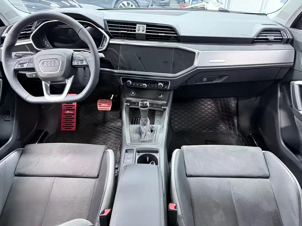 Audi Q3 2022 35 TFSI Fashionable and Dynamic купить на сайте DeffCars
