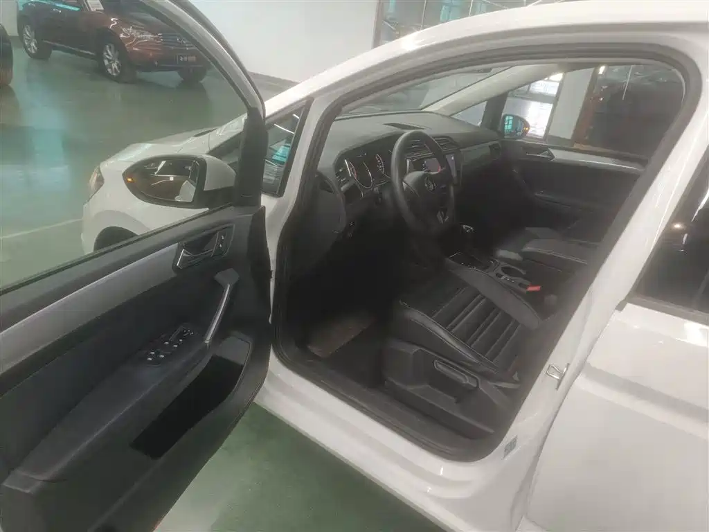 Touran 2018 Touran L 280TSI DSG Fashion Edition 7 seats National V купить на сайте DeffCars