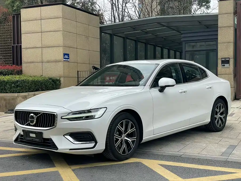 Volvo S60 2024 B4 Zhiyi Luxury Edition купить на сайте DeffCars