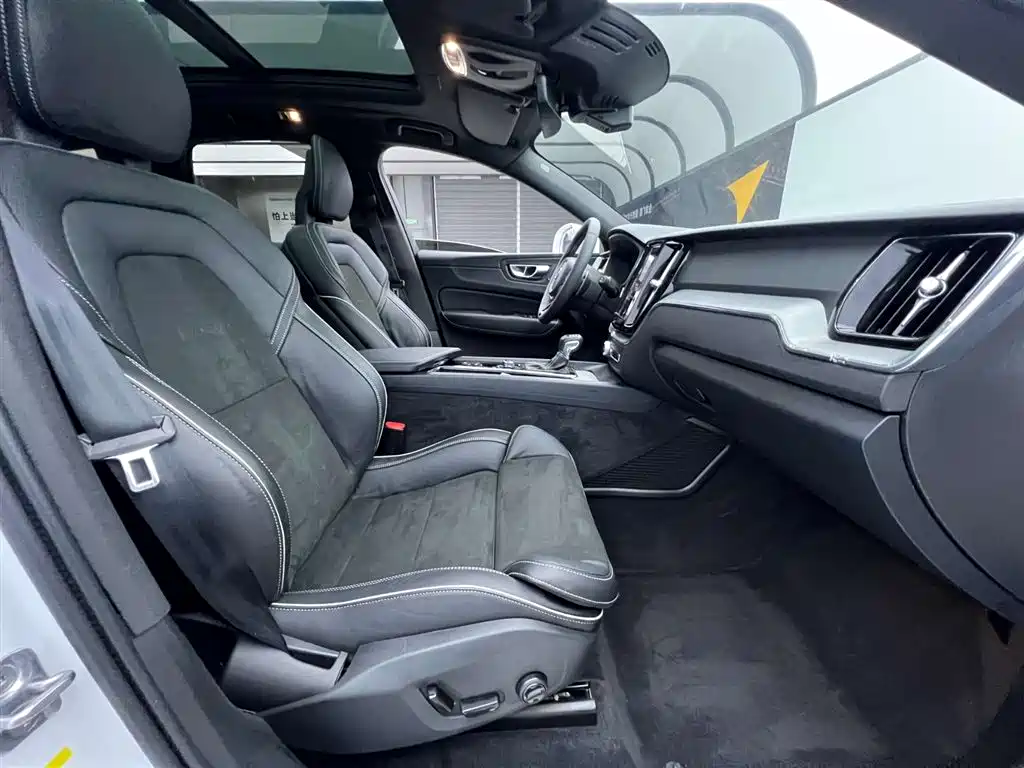 Volvo XC60 2018 T5 four-wheel drive Zhiyuan Sport Edition купить на сайте DeffCars