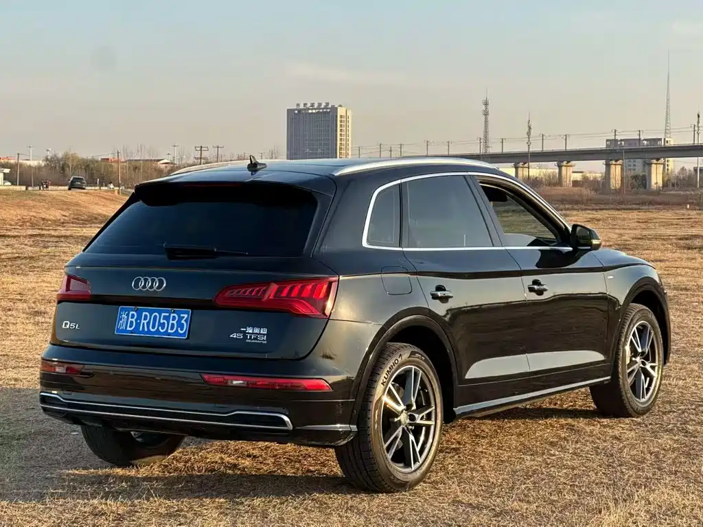 Audi Q5L 2020 40 TFSI enjoys fashionable style купить на сайте DeffCars
