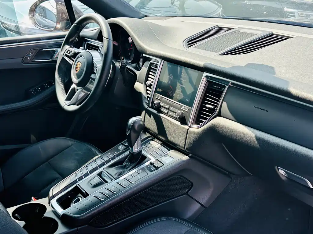 Macan 2017 Macan 2.0T купить на сайте DeffCars