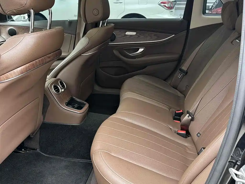 Mercedes-Benz E-Class 2023 E 260 L купить на сайте DeffCars