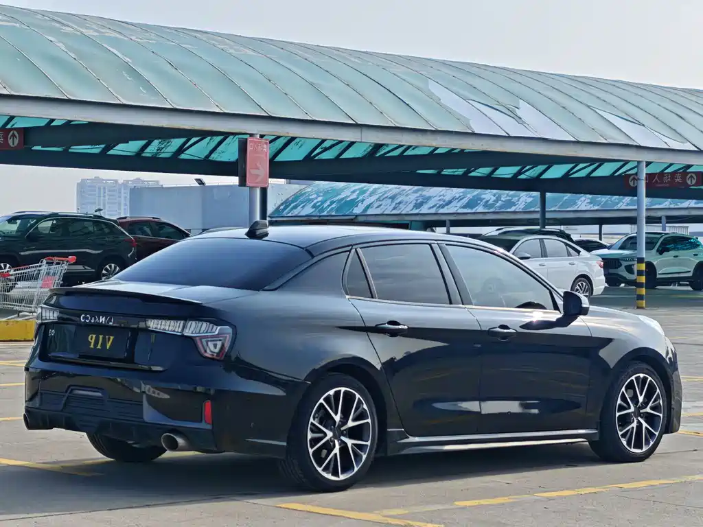 Lynk & Co 03 2022 1.5TD DCT Pro купить на сайте DeffCars