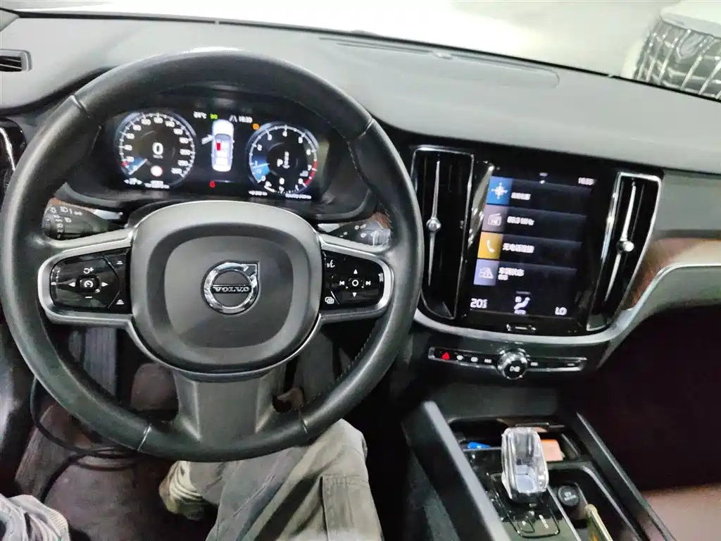 Volvo S60 2022 B4 Zhiyuan Luxury Edition купить на сайте DeffCars