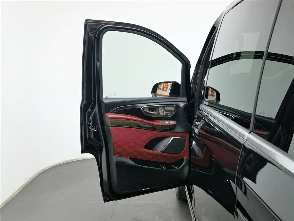 Mercedes-Benz V-Class 2022 V 260 L Long Wheelbase Luxury Edition купить на сайте DeffCars