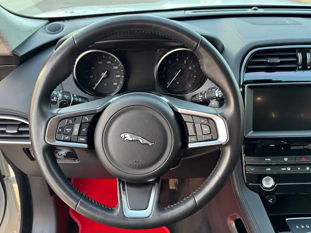 Jaguar F-PACE 2020 2.0T Urban Exclusive Edition купить на сайте DeffCars