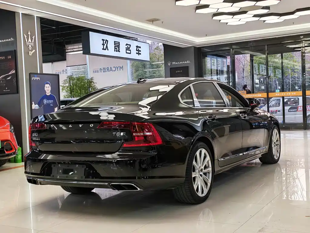 Volvo S90 Plug-in Hybrid 2019 T8 E-Drive Hybrid Honor Edition 3 Seats National VI купить на сайте DeffCars
