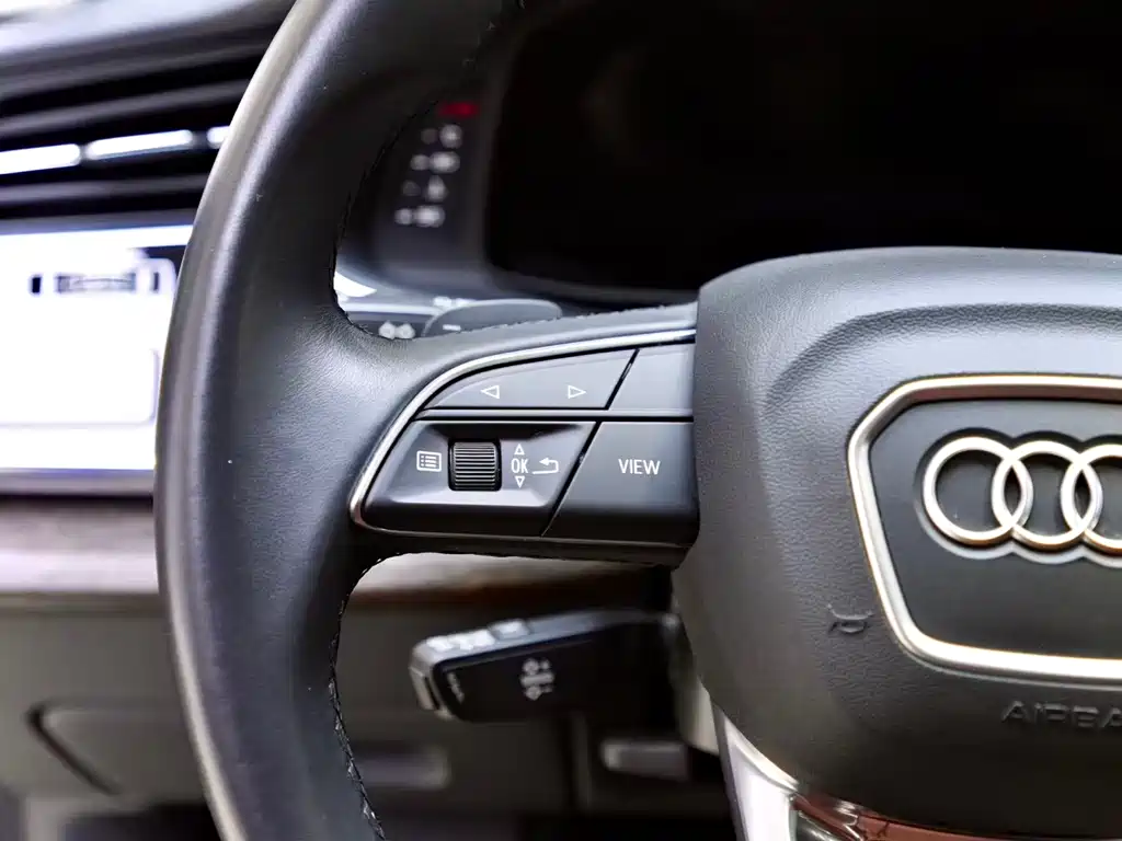 Audi Q7 2021 55 TFSI quattro S line sports version купить на сайте DeffCars