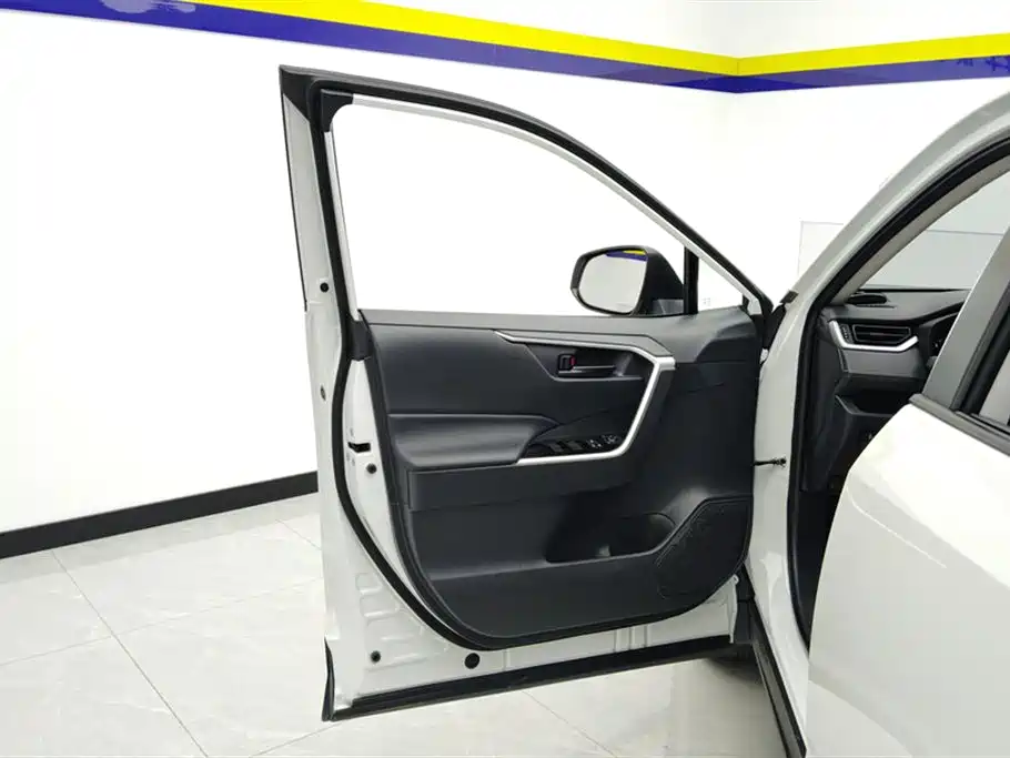 RAV4 Rongfang 2024 2.0L CVT two-wheel drive urban version купить на сайте DeffCars