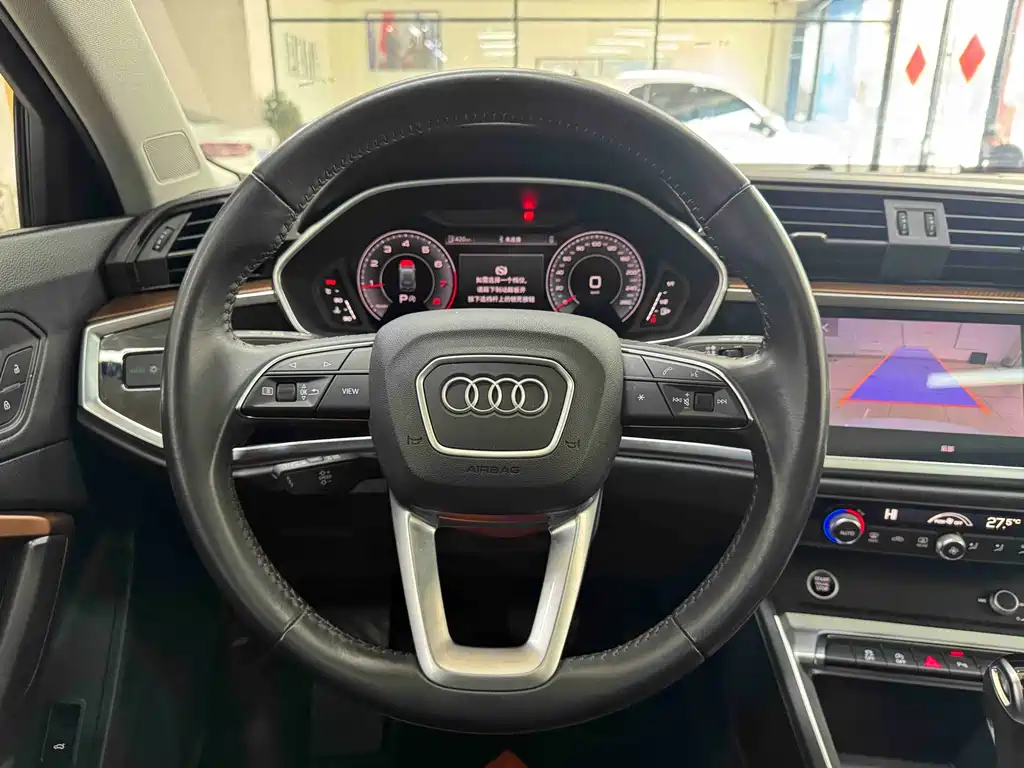 Audi Q3 2022 35 TFSI Fashionable and Dynamic купить на сайте DeffCars