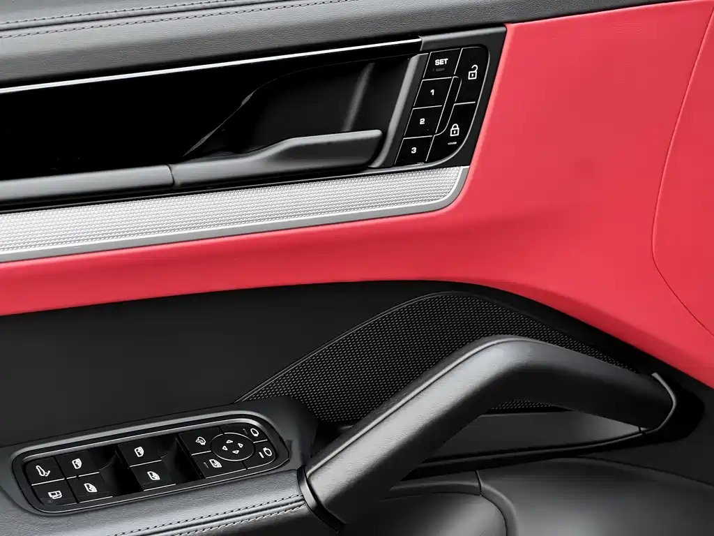 Cayenne New Energy 2024 Cayenne E-Hybrid 2.0T купить на сайте DeffCars