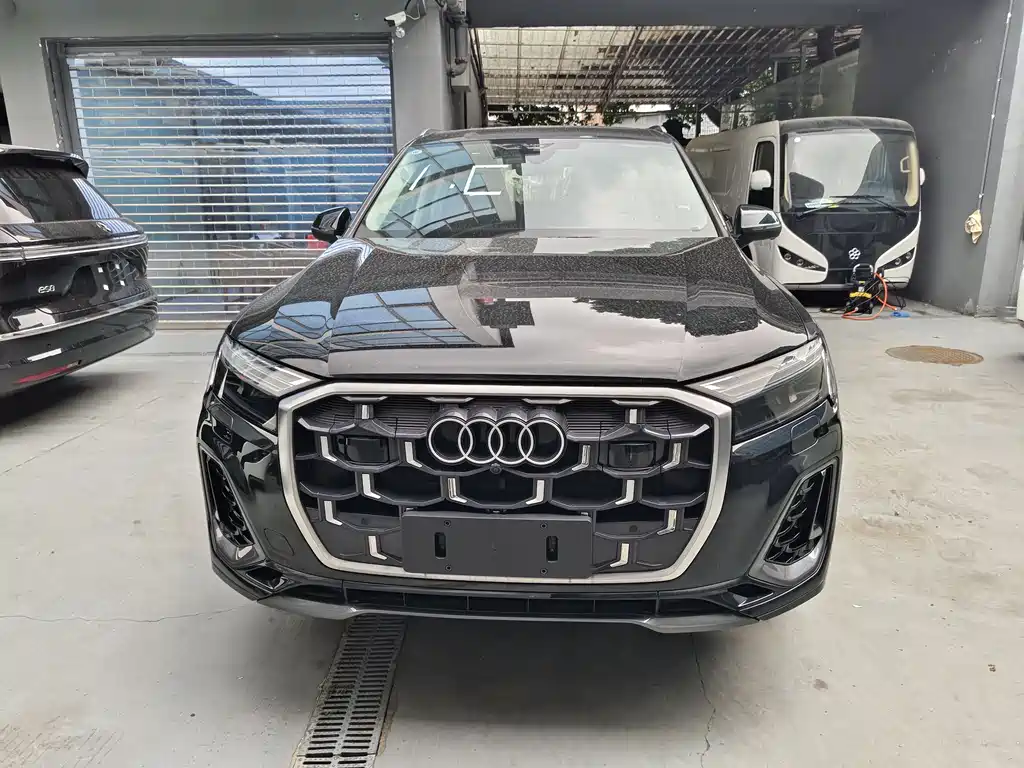 Audi Q7 2025 55 TFSI quattro S line sports купить на сайте DeffCars