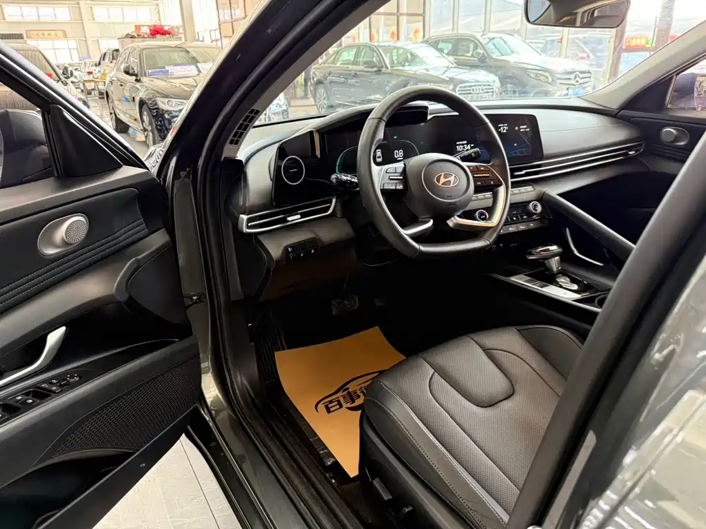 Elantra 2023 1.5L CVT LUX Premium Edition купить на сайте DeffCars