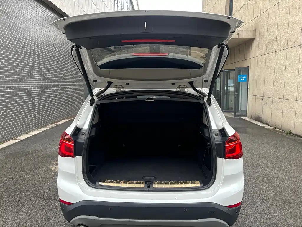 BMW X1 2018 sDrive18Li Fashion Model купить на сайте DeffCars