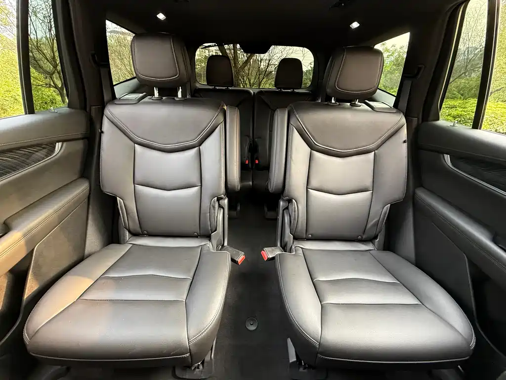 Cadillac XT6 2022 2.0T six-seat two-wheel drive luxury model купить на сайте DeffCars