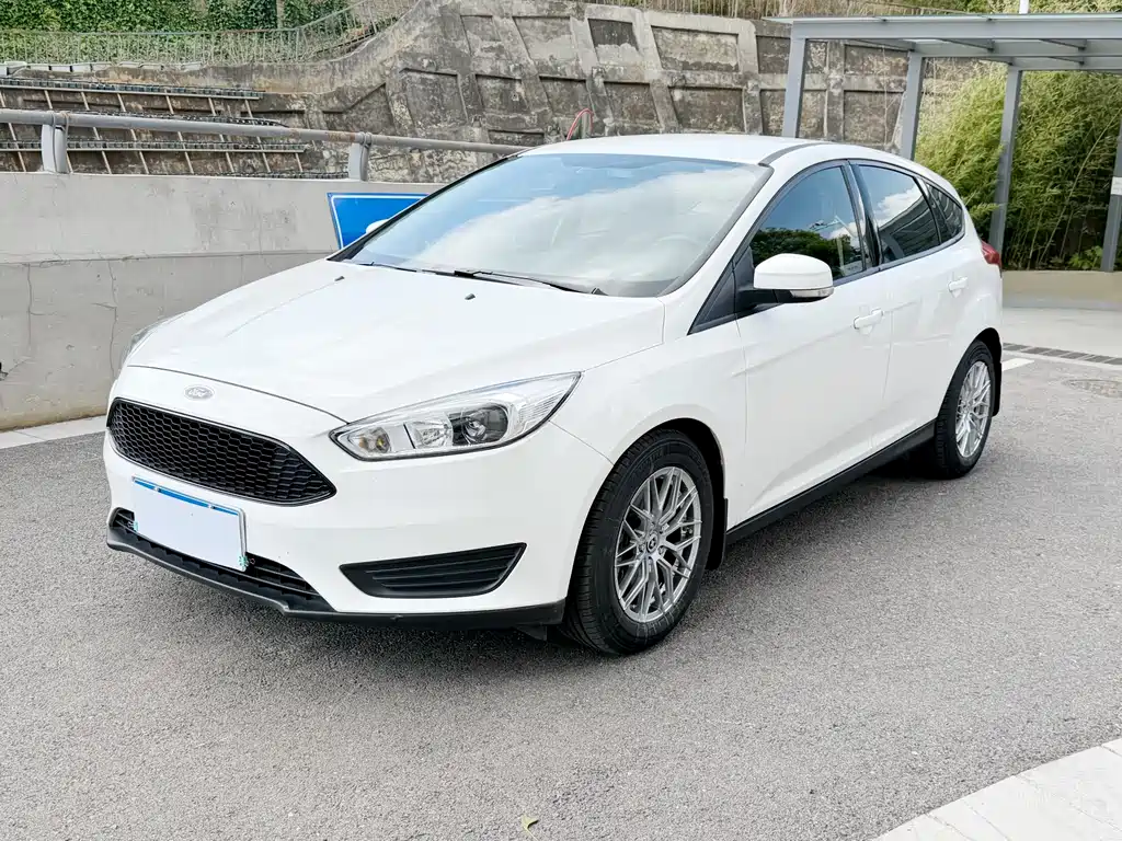 Focus 2018 hatchback classic 1.6L automatic comfort smart mobility version купить на сайте DeffCars