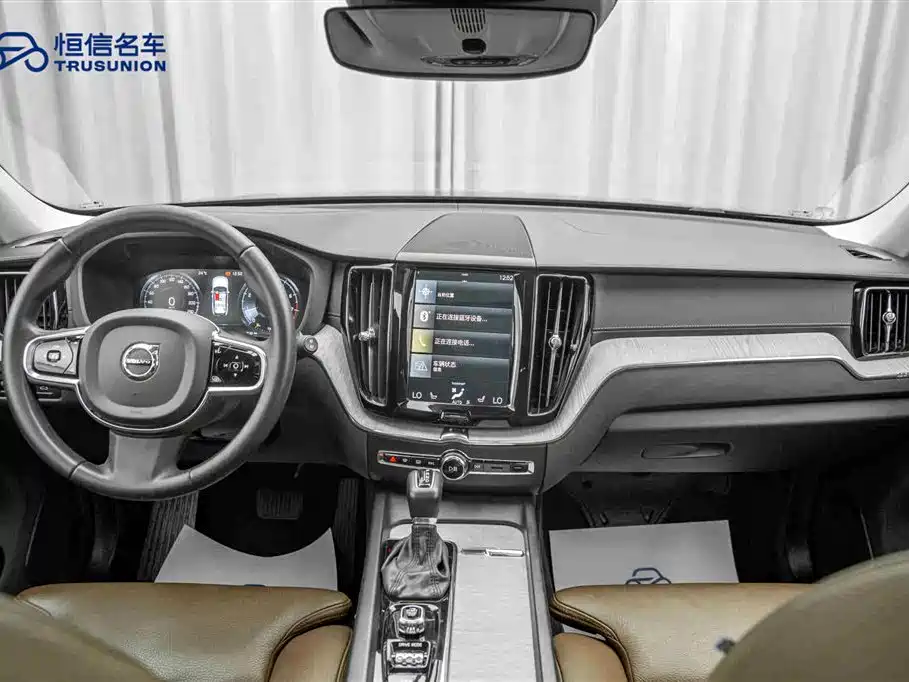 Volvo XC60 2020 T5 four-wheel drive Zhiyuan Deluxe Edition купить на сайте DeffCars