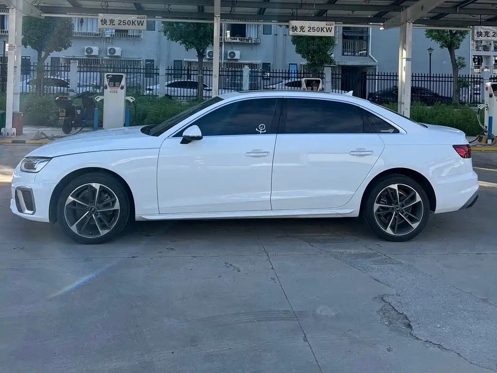 Audi A4L 2022 40 TFSI Fashionable and Elegant купить на сайте DeffCars