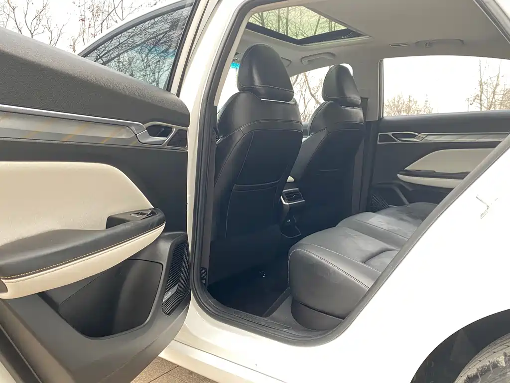 Emgrand L 2022 1.4T CVT flagship model купить на сайте DeffCars