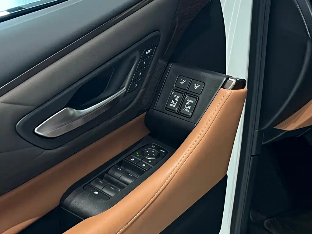 Wilfa 2024 Crown Dual Engine 2.5L Supreme Executive Edition купить на сайте DeffCars