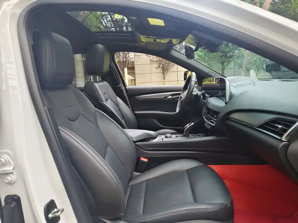 Cadillac CT5 2024 28T Luxury Pro купить на сайте DeffCars