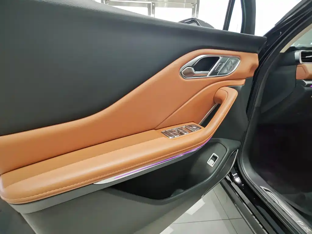 Red Flag Hongqi S7 PHEV 2025 facelift 2.0T four-wheel drive 2 million commemorative edition 6 seats купить на сайте DeffCars
