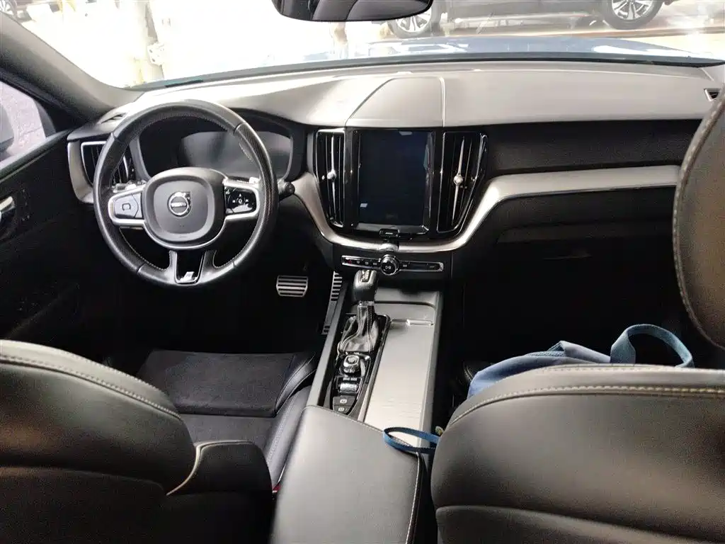 Volvo XC60 2018 T5 four-wheel drive Zhiyuan Sport Edition купить на сайте DeffCars