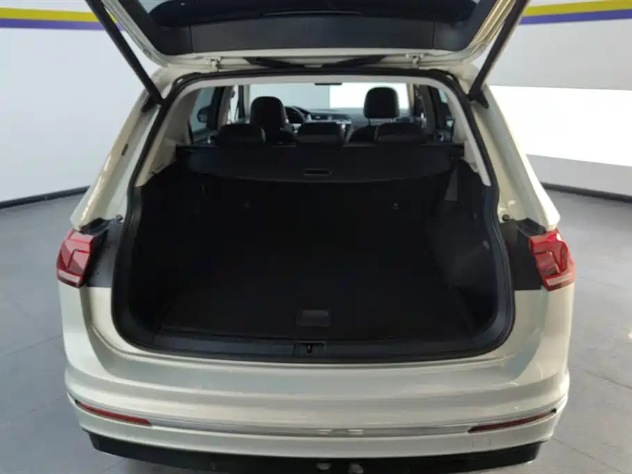 Tiguan L 2021 330TSI automatic two-wheel drive R-Line version купить на сайте DeffCars