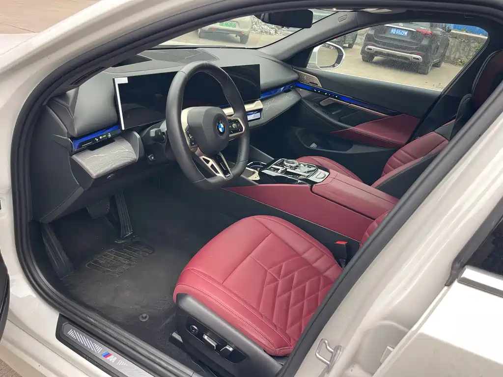 BMW 5 Series 2025 530Li Exclusive M Sports Package купить на сайте DeffCars