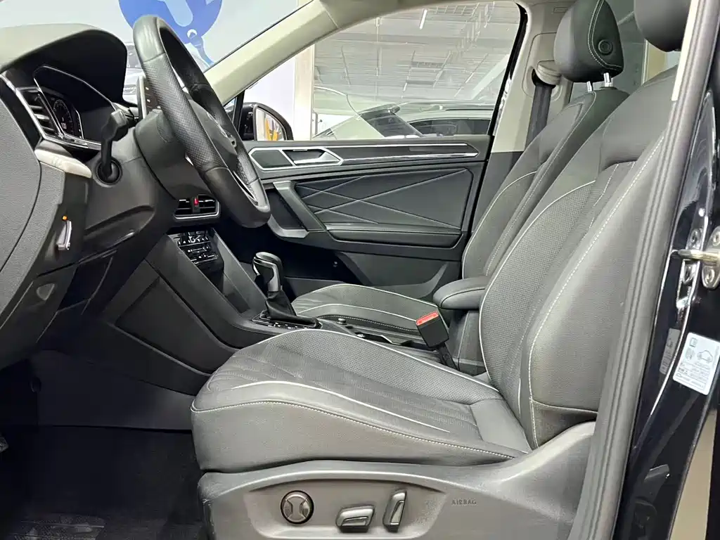 Tiguan L 2023 280TSI automatic two-wheel drive Chaochuang limited edition купить на сайте DeffCars