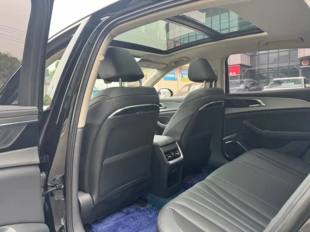 Hongqi H5 2023 1.5T DCT Zhilian Qiyun Edition купить на сайте DeffCars