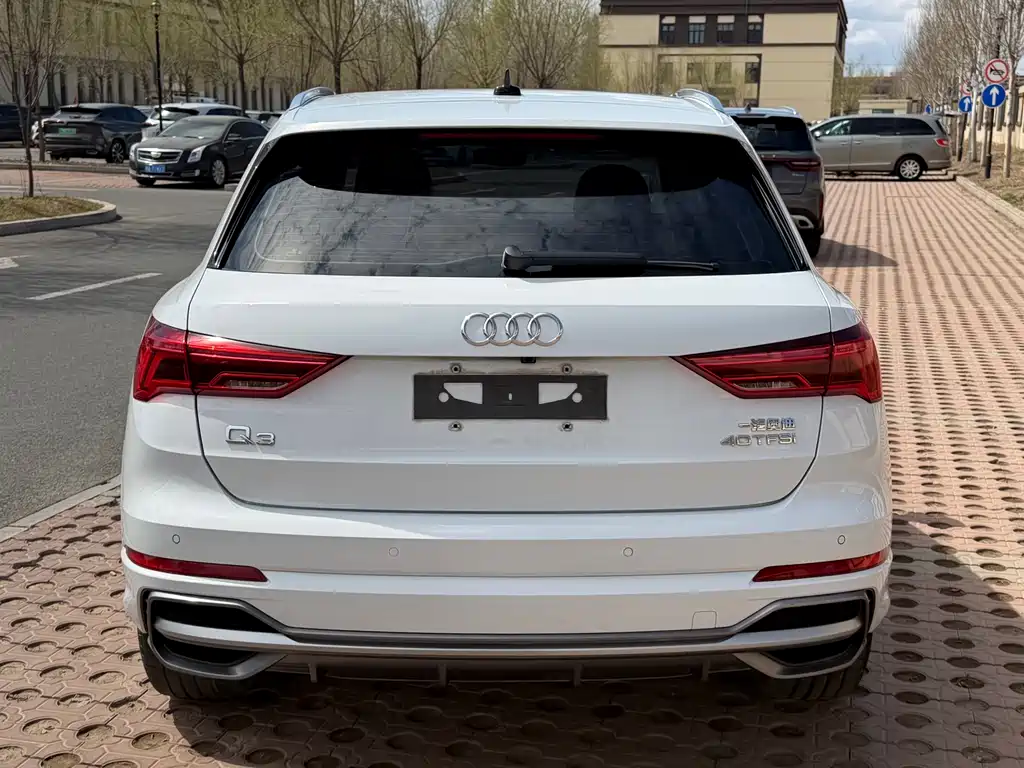 Audi Q3 2022 35 TFSI Fashionable and Dynamic купить на сайте DeffCars