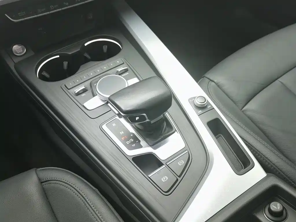 Audi A4L 2019 40 TFSI Fashion Type National VI купить на сайте DeffCars