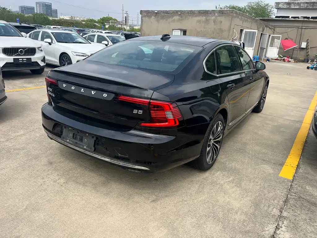 Volvo S90 2025 B5 Zhiyi Luxury Edition купить на сайте DeffCars