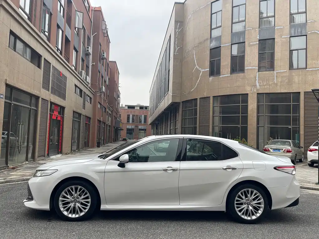 Camry 2018 2.5G Deluxe Edition купить на сайте DeffCars