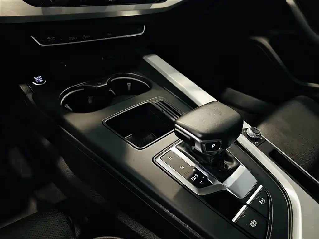 Audi A4L 2022 40 TFSI Fashionable and Dynamic купить на сайте DeffCars