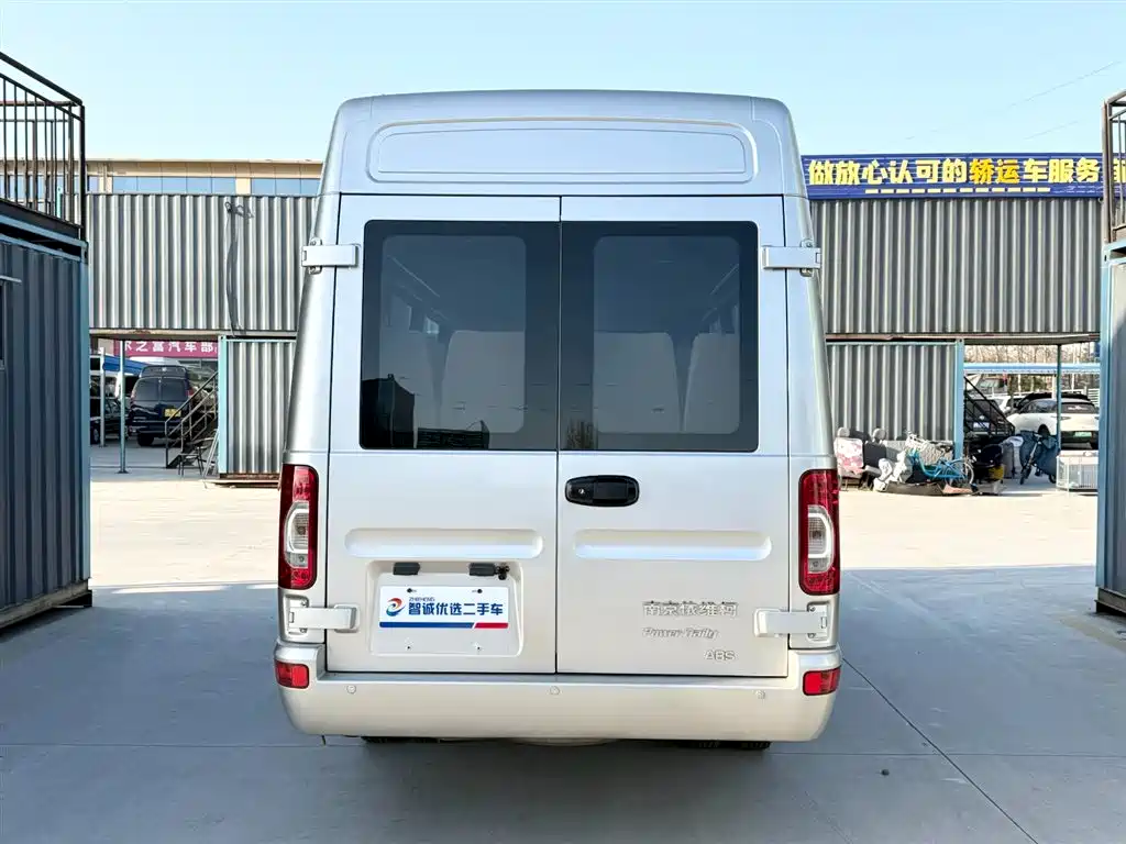 Iveco Baodi 2014 3.0TA42 17-seater F1C купить на сайте DeffCars