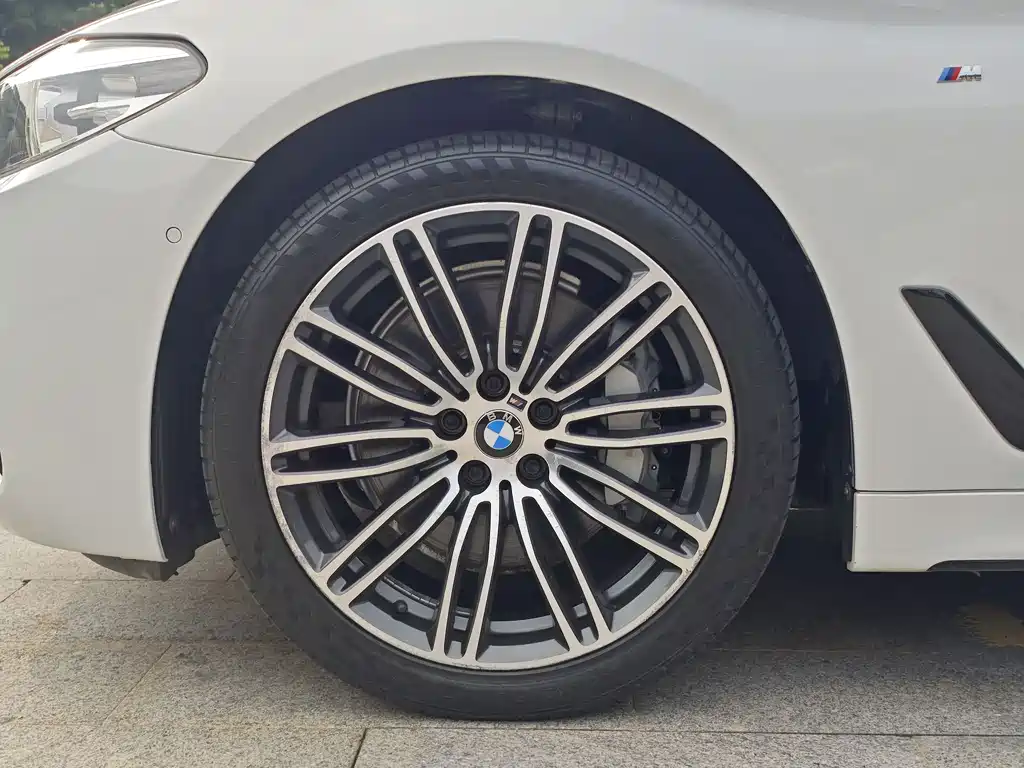 BMW 5 Series 2019 530Li Leading M Sports Package купить на сайте DeffCars