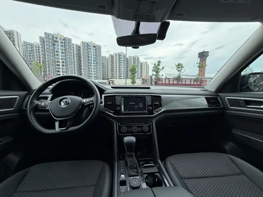 Touron 2017 380TSI four-wheel drive comfort version купить на сайте DeffCars