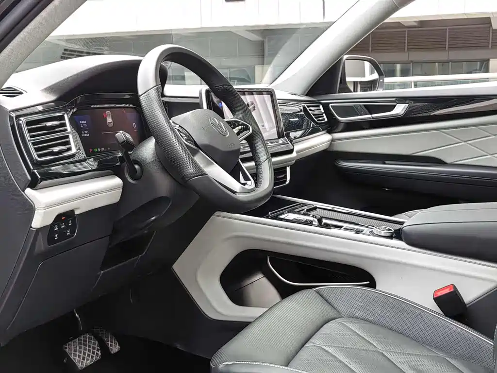 Touron 2023 380TSI four-wheel drive luxury version купить на сайте DeffCars