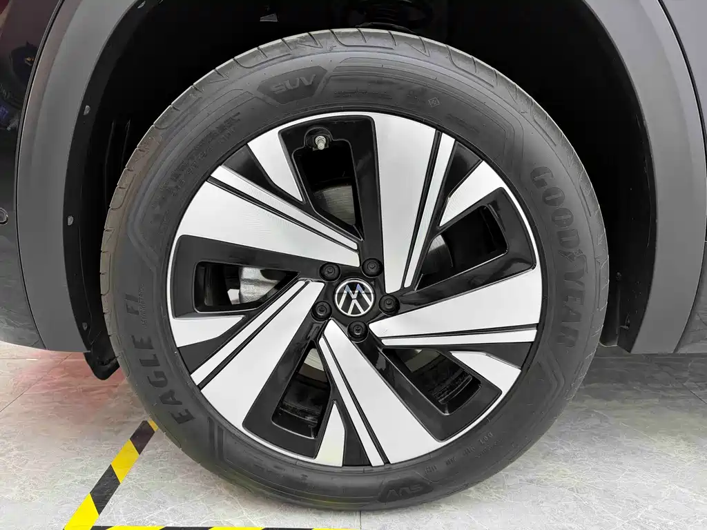 Touron 2024 Touron X 380TSI four-wheel drive luxury version купить на сайте DeffCars