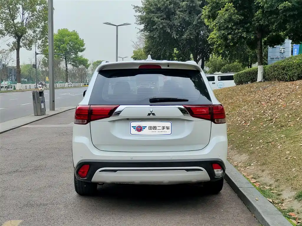 Outlander 2019 2.4L four-wheel drive exclusive version, 7 seats, National V купить на сайте DeffCars
